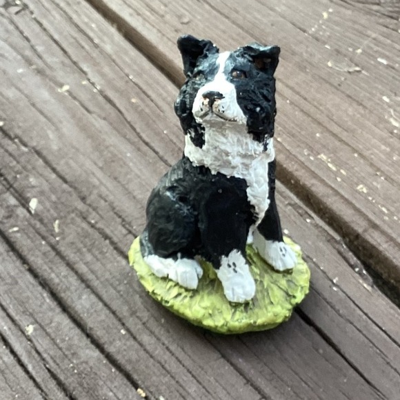 Border Collie Dog Figurine – Hand-Painted Resin, 3" Tall, Made in UK - Picture 1 of 6